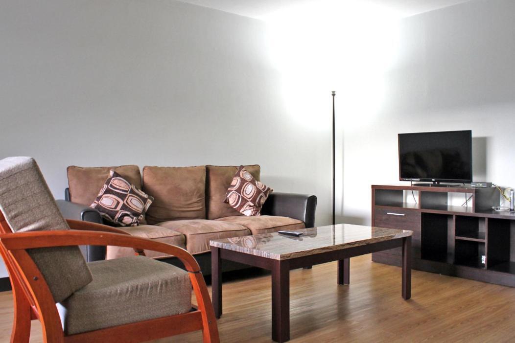 Mai'Ana Airport Plaza Aparthotel Tamuning Exteriör bild
